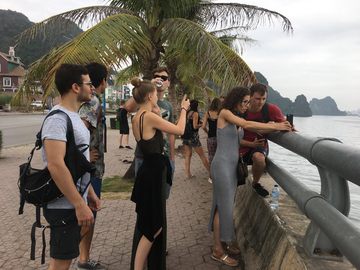 Halo Bay Homestay Ha Long Exteriör bild