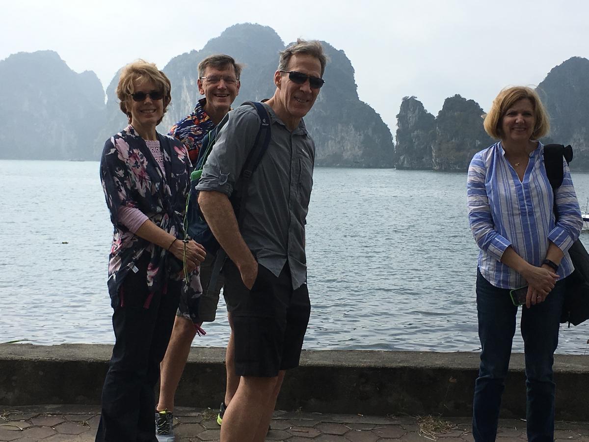 Halo Bay Homestay Ha Long Exteriör bild